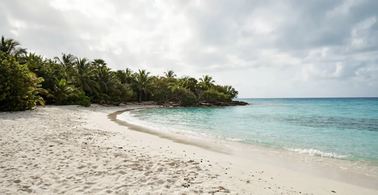 Villa de plage luxueuse avec piscine privée offrant intimité et confort au bord de l'eau
